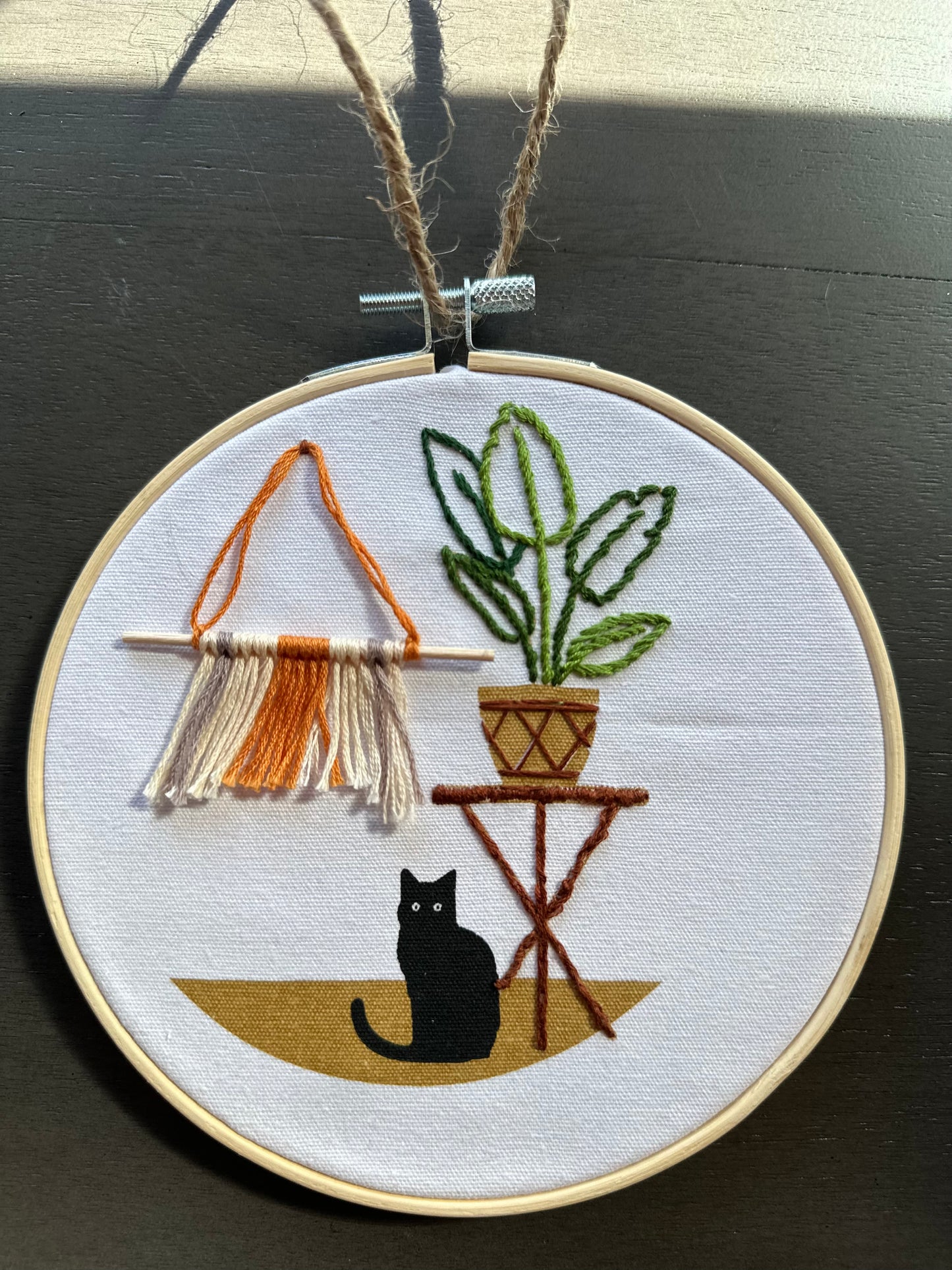 Gato-Embroidery Wall Hangings